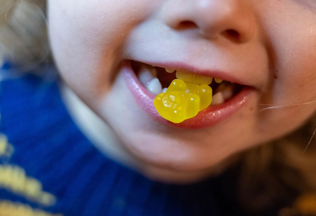 Schlafgummis mit Melatonin können Nebenwirkungen haben und enthalten teils größere Mengen von dem Hormon als angegeben.