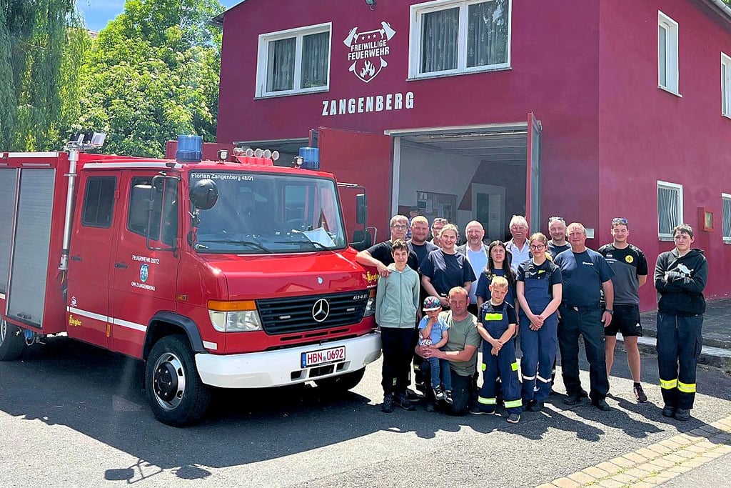 Die Freiwillige Feuerwehr Zangenberg hat jetzt ein neues Tragkraftspritzenfahrzeug in Dienst gestellt.