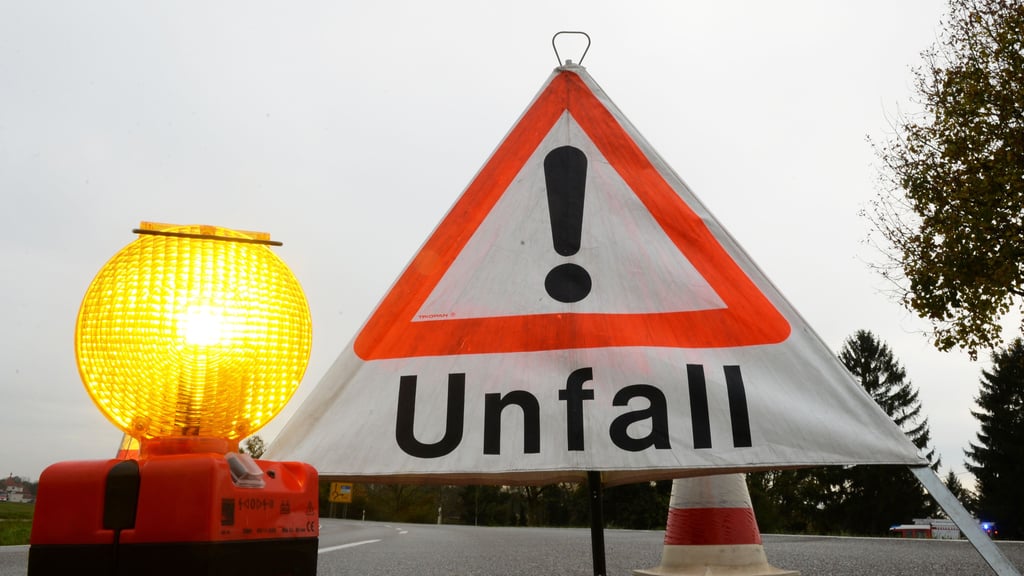 Der Unfall auf der B2 endete mit einem Verletzten und Totalschaden.