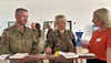 Im Gespräch hat Nicole Belger von der Magdeburger Stadtverwaltung die vielfältigen Möglichkeiten vorgestellt, wie Soldaten der Kaserne in Burg ihre Karriere im Dienste der Landeshauptstadt fortsetzen können.