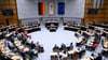 Im Berliner Abgeordnetenhaus hätte die schwarz-rote Regierungskoalition derzeit laut einer Umfrage keine Mehrheit mehr. (Archivbild)