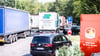 Wie voll es auf den Park- und Rastanlagen wirklich ist, lässt sich von der Fahrbahn aus meist nicht sonderlich gut einschätzen.