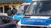 Polizisten durchsuchten im Mai ein Haus in Altdöbern im Süden Brandenburgs. Der Generalbundesanwalt geht gegen junge Männer vor, die einer mutmaßlichen rechtsextremen Terrorzelle angehören sollen. (Archivbild)