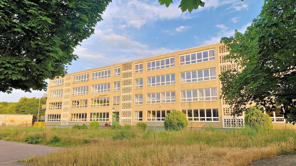 Blick auf das Gebäude der Förderschule „Christian Gotthilf Salzmann“