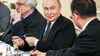 Der russische Präsident antwortet auf Fragen von Vertretern internationaler Nachrichtenagenturen.