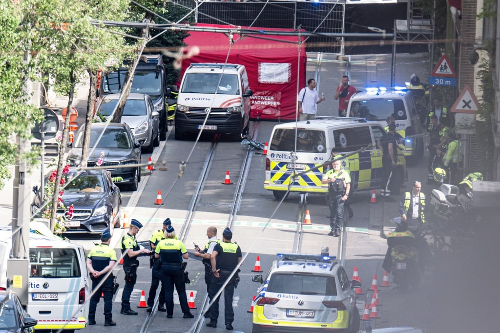 An einem Zebrastreifen wurde das Kind von einem Einsatzwagen der Polizei erfasst.