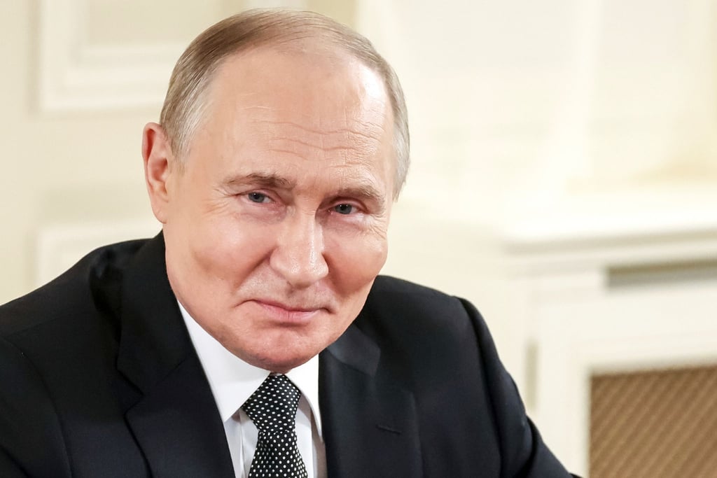 Dass er zweifacher Großvater ist, hatte Putin bereits früher erwähnt - ohne Namen oder Alter der Enkel zu nennen.