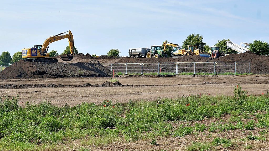 Stadionneubau: Zunächst wird Platz für Grabungen geschaffen.