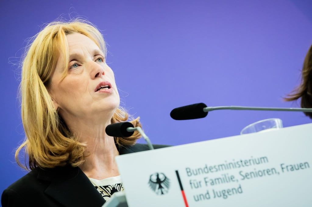 Bundesfamilienministerin Karin Prien weist darauf hin, dass die Kita-Situation in Deutschland regional sehr unterschiedlich ist. (Archivbild)
