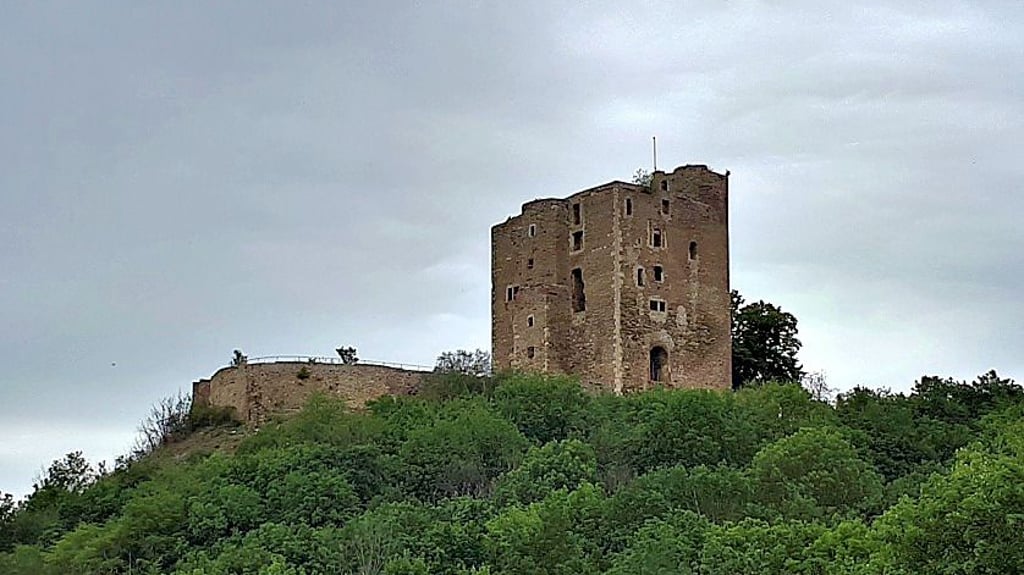 Die Burgruine Arnstein bei Harkerode ist das Wahrzeichen der Einheitsgemeinde Stadt Arnstein.
