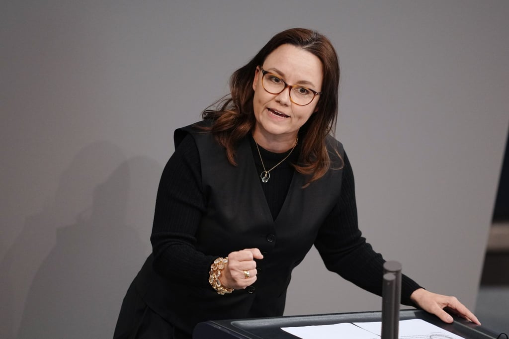 Die Ehefrau des ehemaligen SPD-Bundesvorsitzenden und Vizekanzlers Franz Müntefering (85) tritt die Nachfolge des bisherigen Geschäftsführers und Vorstandssprechers Björn Böhning an.