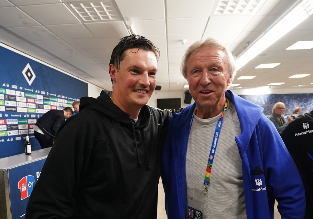 Hört als Nachwuchs-Chef des Hamburger SV auf: Club-Legende Horst Hrubesch (r).