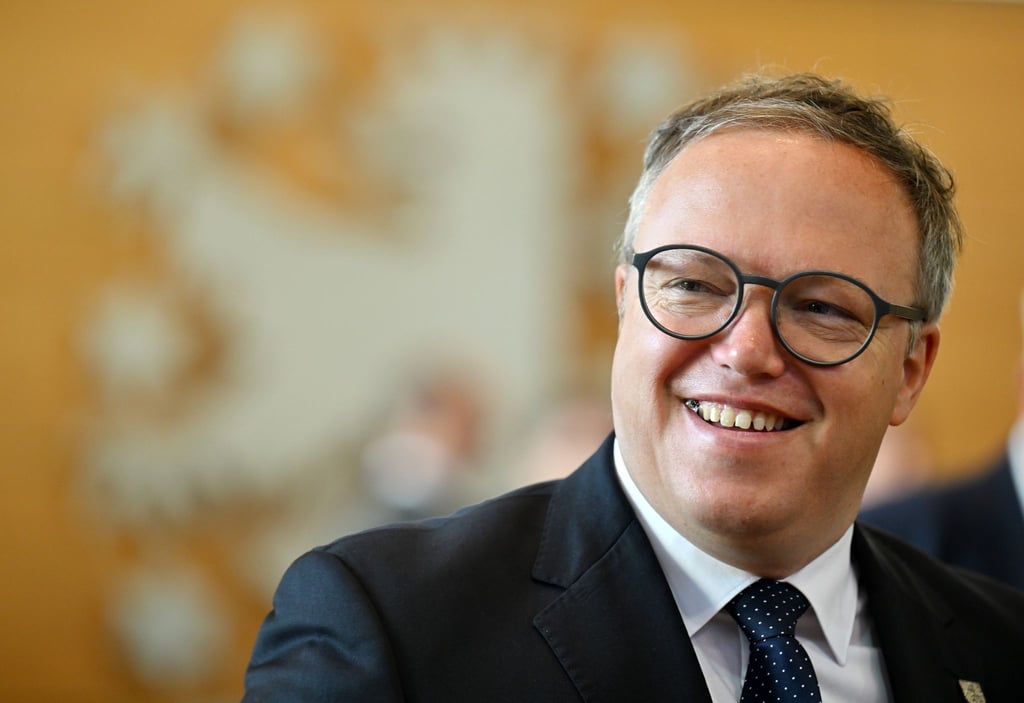 Thüringens Ministerpräsident Mario Voigt (CDU) schickt ab und zu ein Stoßgebet in den Himmel. (Archivbild)