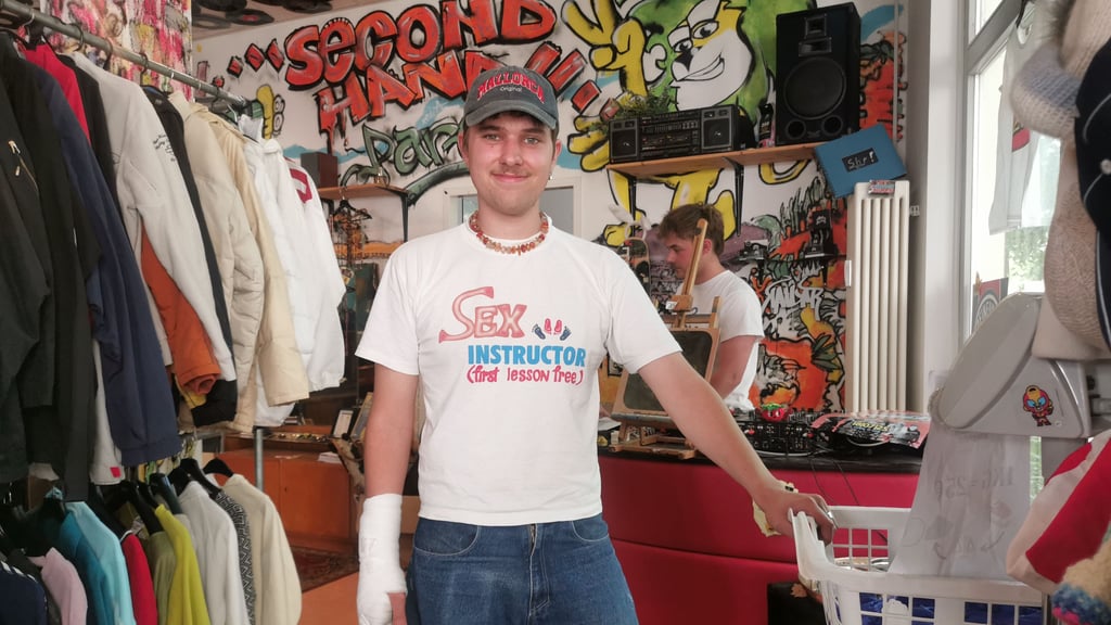 Aus für Magdeburgs Kult-Laden mit Kulturprogramm: Nach drei Jahren schließt Paul Rolfs sein Second-Hand-Geschäft in der Schönebecker Straße 45 in Buckau.