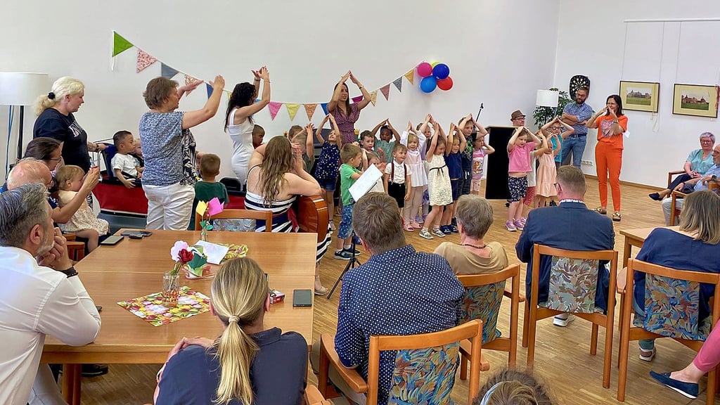 Die Kinder der Kita „Flax und Krümel“ feierten den Geburtstag mit.