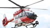 Ein Rettungshubschrauber eilt dem Verunglückten zu Hilfe. (Symbolbild)