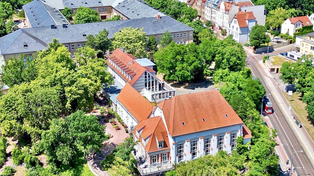 Das Bildungshaus Riesenklein grenzt direkt an die Bergschenke. Nun haben beide Immobilien den gleichen Besitzer.