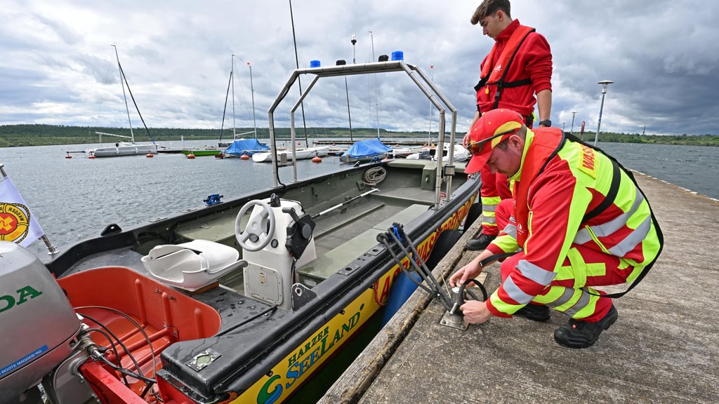 Bisher gibt es nur ein Rettungsboot der Wasserrettung des ASB, welches am Concordia See eingesetzt werden kann, aber unter Umständen nicht immer verfügbar ist.