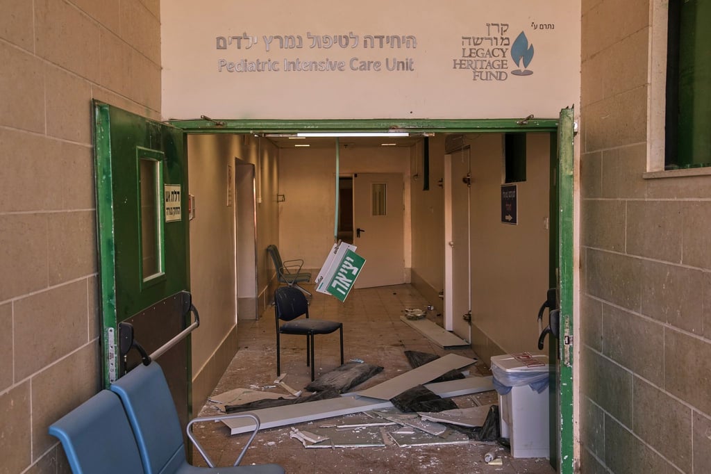 Schäden im israelischen Krankenhaus.