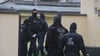 Schlag gegen Rechtsextreme: Die Polizei Sachsen-Anhalt bei einer Razzia im Einsatz.