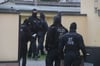 Die Polizei Sachsen-Anhalt bei einer Razzia im Einsatz. 