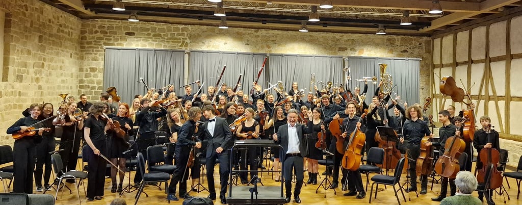 Riesenfreude bei den Orchestermitgleidern. Die Magdeburger Musiker erspielen sich Platz 2 beim Deutschen Orchesterwettbewerb.