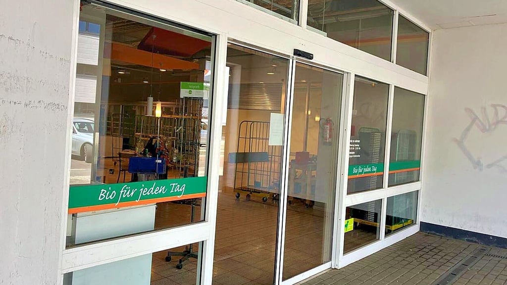 Naturata-Biomarkt in Halle-Trotha ist geschlossen. Von außen deutet jedoch nicht wirklich etwas darauf hin.