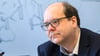 Niedersachsens Umweltminister Christian Meyer (Grüne) sieht keinen Bedarf für weitere Gasförderprojekte. (Archivbild)