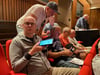 Im Großen Haus Halberstadt des Harztheaters testen CI- und Hörgeräte-Träger die neue Technik, die störungsfreien Theatergenuss ermöglicht. Ralf Wittenberg (vorn) ist überrascht, wie gut das funktioniert.