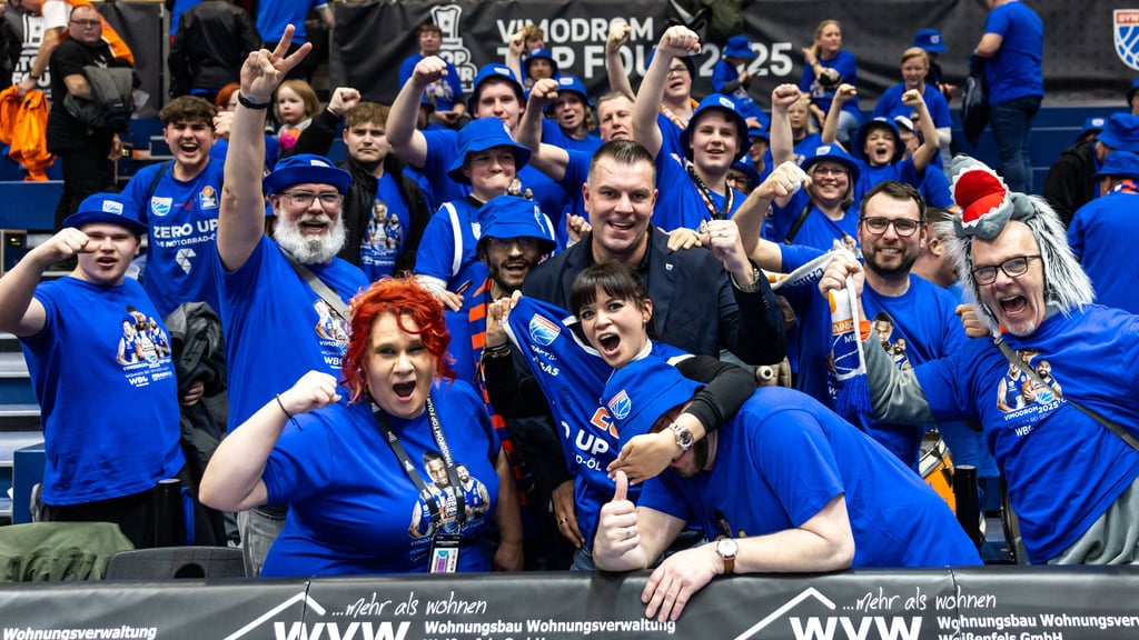 Christian Zeidler inmitten der MBC-Fans.