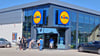 Auffällig an dem Neubau des Lidl-Marktes in der Halleschen Straße ist die große Glasfront. 