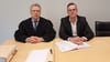 Marco Zeuner (rechts) und Anwalt Christian Rasch vor dem Verwaltungsgericht Magdeburg.