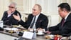Beim Wirtschaftsforum in St. Petersburg trifft Putin traditionell Vertreter der großen Nachrichtenagenturen.