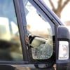 Auf einem Parkplatz in Halberstadt wurden aus einem Dienstwagen eine Bohrmaschine und weitere Bauwerkzeuge gestohlen. Die Polizei sucht Zeugen.