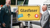 Mehr schnelles Internet für ganz Thüringen: Das will Digitalminister Steffen Schütz vom BSW (links). Mittlerweile habe jeder fünfte Thüringer Zugang zu schnellem Glasfaser. Geförderter und privatwirtschaftlicher Glasfaserausbau in Milliardenhöhe soll das in den kommenden Jahren weiter verbessern.