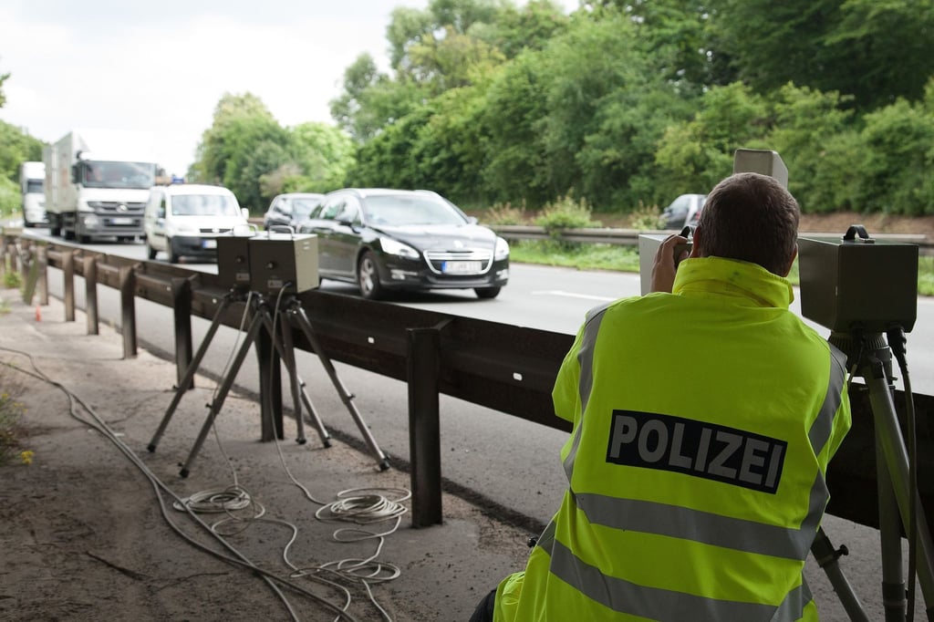 Zu schnell ist zu schnell und Strafe muss sein: Ja, richtig, aber von einigen Sanktionen kann aufgrund von Härtesituationen abgesehen werden.