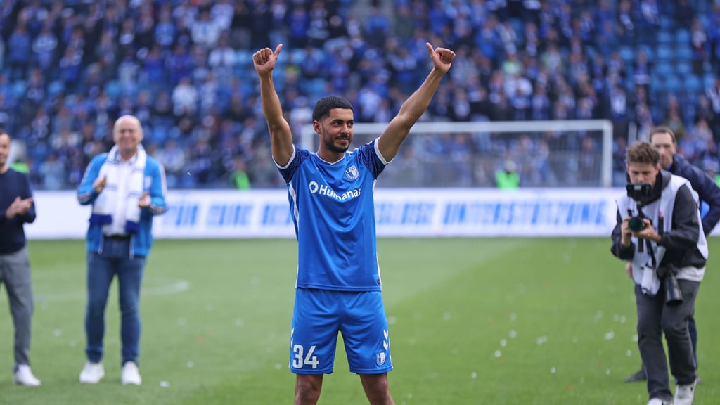 Tarek Chahed (hinten) schnürt seine Schuhe auch weiterhin für den FCM.