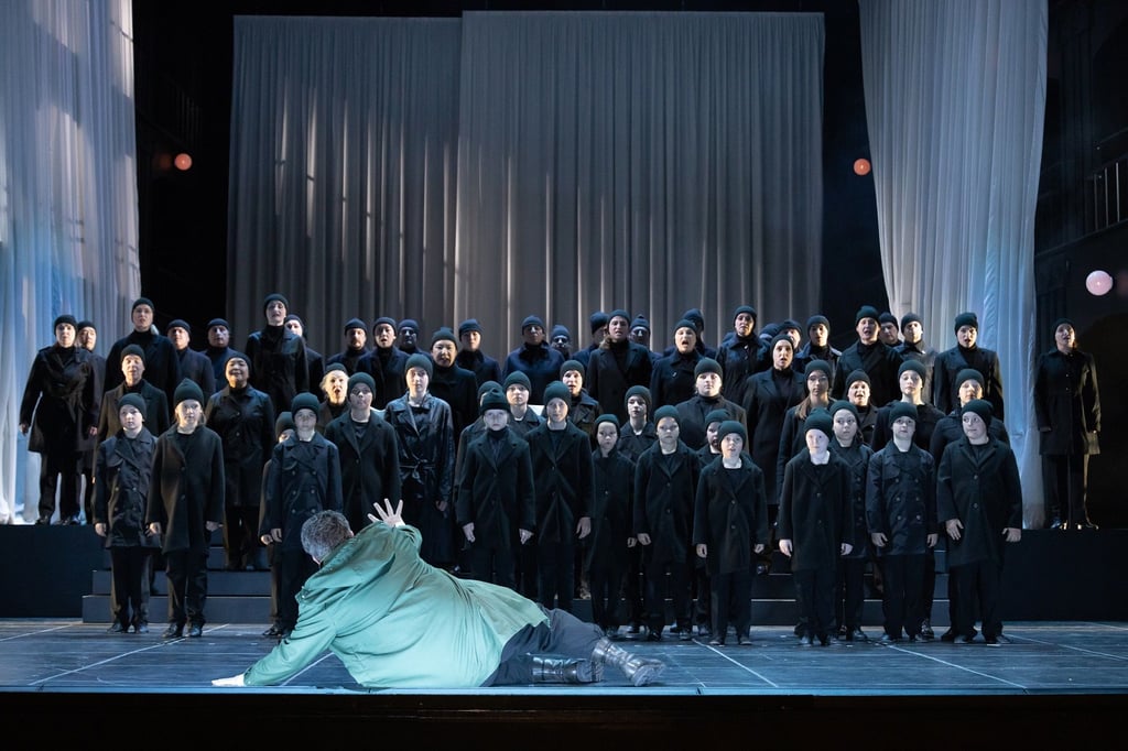 Szenenbild aus „Pique Dame“ mit dem Kinder- und Jugendchor