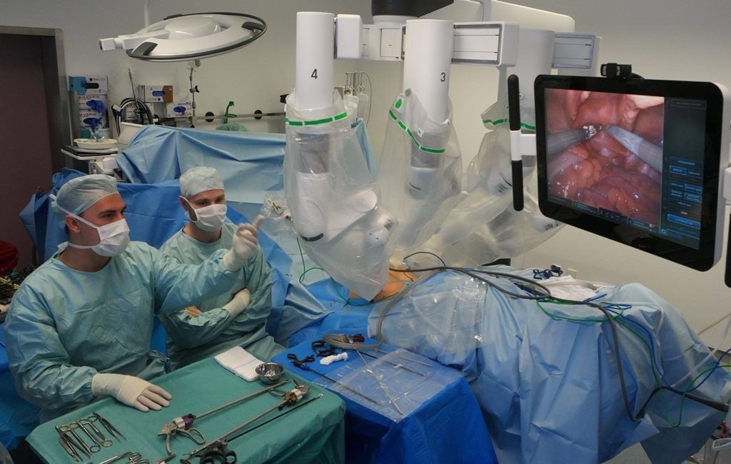 Seit Sommer 2023 findet das hochpräzise „Da Vinci“-Operationssystem bei Eingriffen im Städtischen Klinikum Dessau seine Anwendung.
