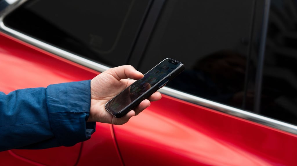 Clever parken per App: Ob Start, Stopp oder Verlängerung, alles geht direkt übers Smartphone, minutengenau und ohne Bargeld.