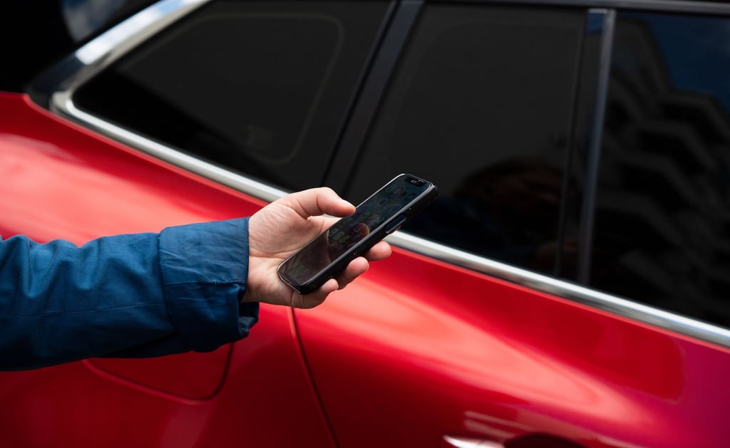 Clever parken per App: Ob Start, Stopp oder Verlängerung, alles geht direkt übers Smartphone, minutengenau und ohne Kleingeld.