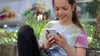 Medienexperten empfehlen den Smartphone-Einstieg frühestens mit elf bis zwölf Jahren.