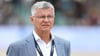 Bundestrainer Otto Becker beobachtet das Nationalteam.