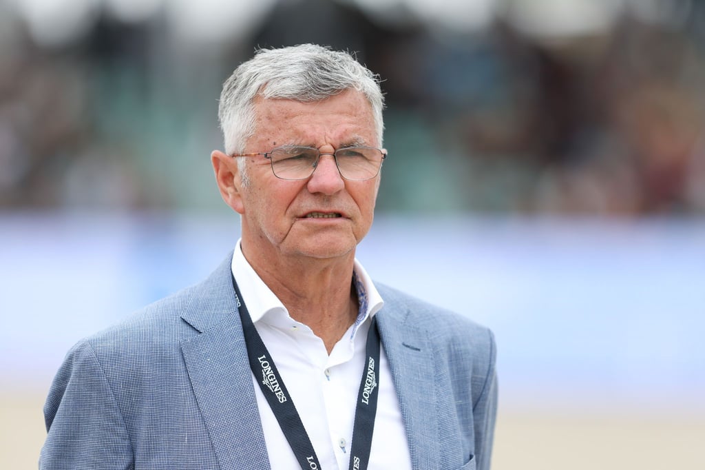 Bundestrainer Otto Becker beobachtet das Nationalteam.