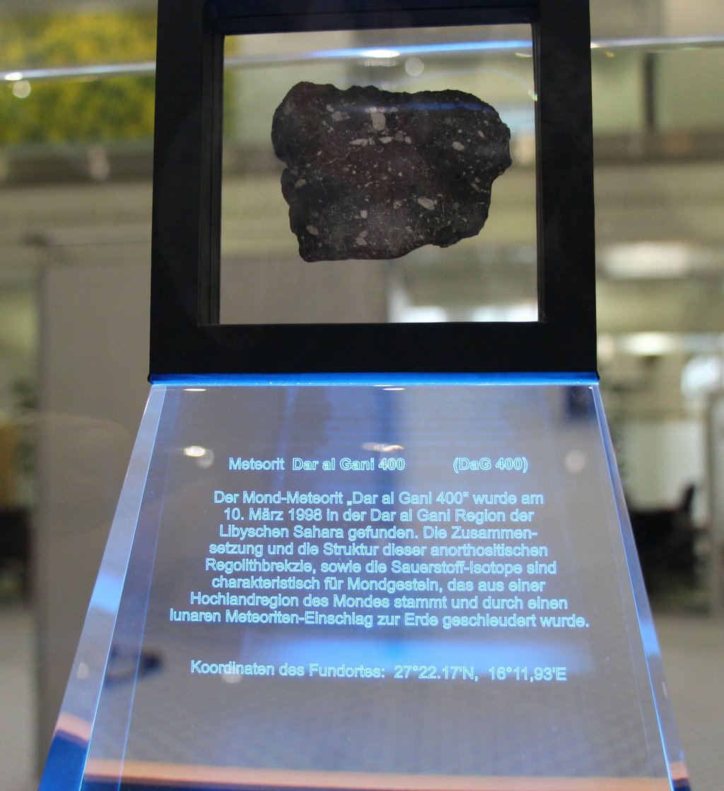 Seltenes Fundstück: Dieser Meteorit stammt vom Mond.