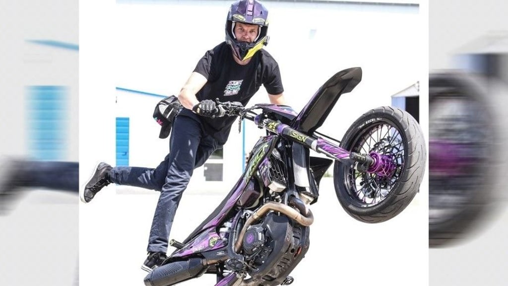Patrick Krüger ist Stuntfahrer in Bernburg.