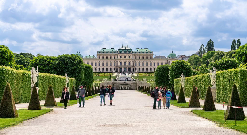 Österreichs Hauptstadt Wien ist mit einem Fernbus aus Magdeburg und Halle (Saale) erreichbar.