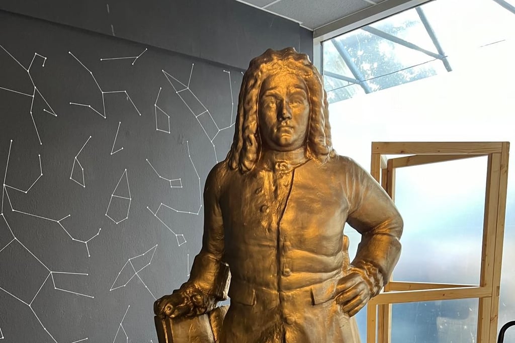 Die goldene Händel-Statue ist wieder aufgetaucht.
