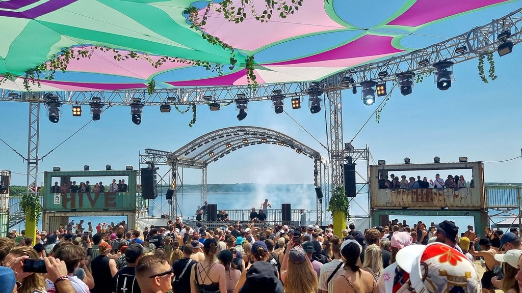 Das Hive gehört zu den gefragtesten Festivals der Techno-Szene. Im vergangenen Jahr waren 25.000 Besucher in Ferropolis. Für die Ausgabe 2026 gibt es bereits jetzt keine Tickets mehr.