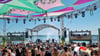 Am Freitagmittag geht es so richtig los: Auf der „Groove Beach“ – Bühne spielen „DJ Sonnenbrand“ und „DJ  Wasserfall“.